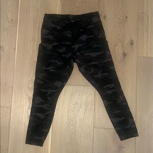 Athleta Women’s  Black Camo Leggings